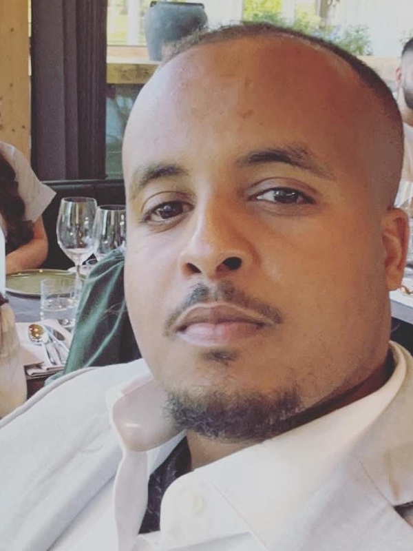 Roble Jama, juridisk rådgivare specialiserad på socialrätt, arbetsrätt och migrationsrätt